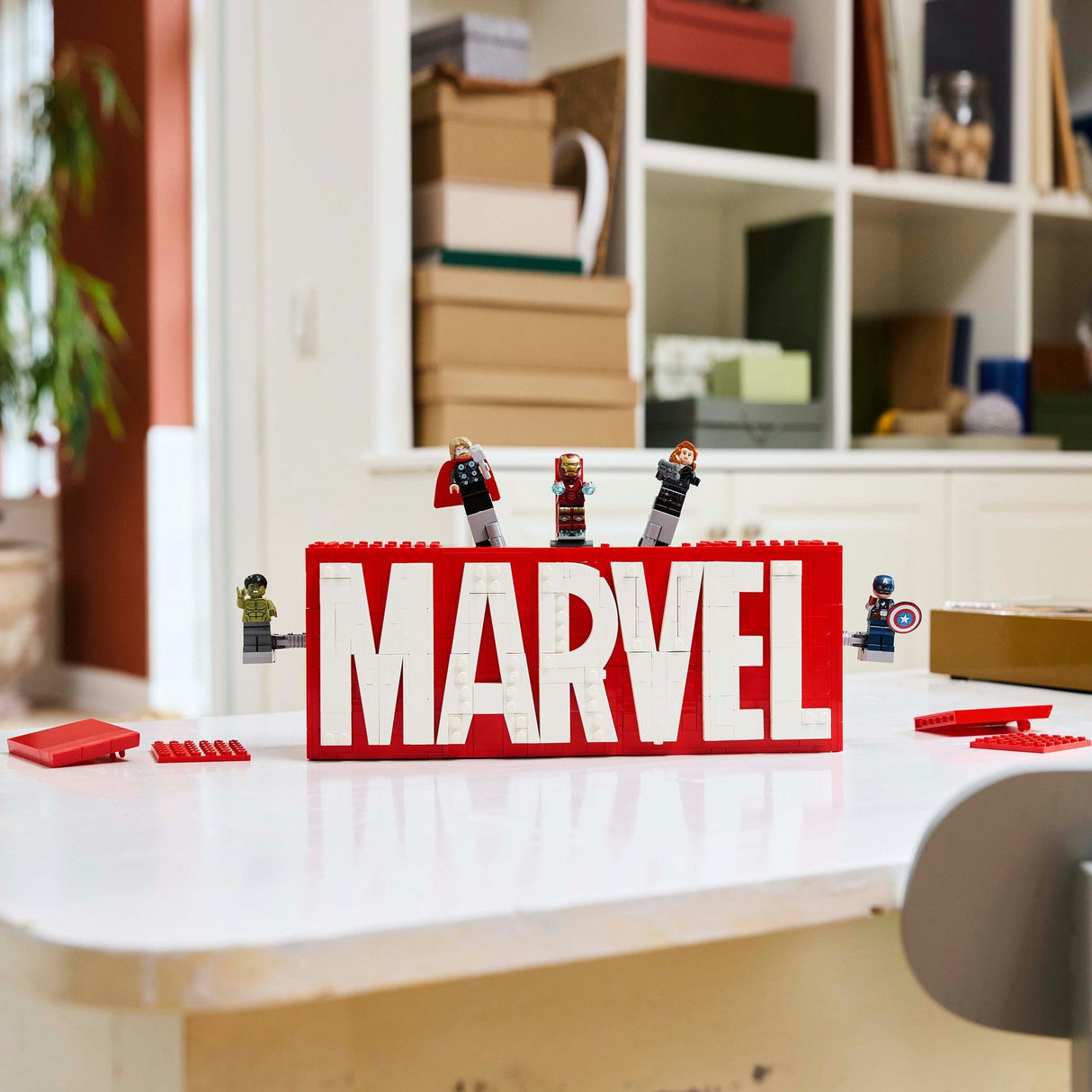 Lego superhjältar 76313 marvel logotyp och minifigurer