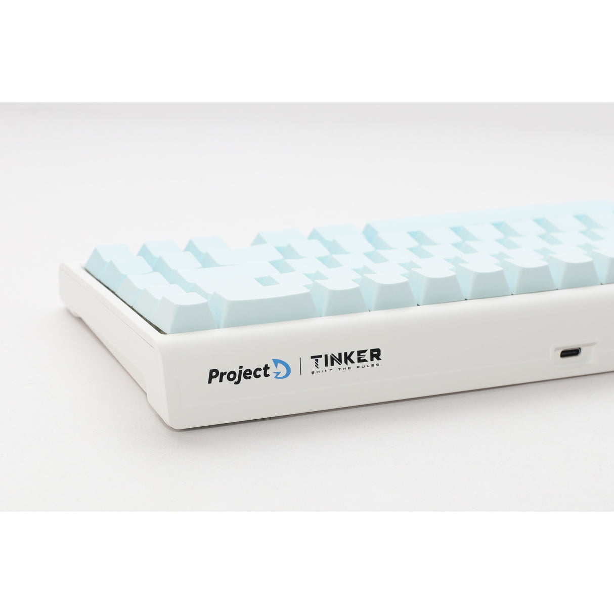 Ducky projectd tinker 65 - pom edition met qmk via, toetsenbord (lichtblauw wit, us lay-out, kailh box cream pro, rgb led, double-shot pbt, hot-swappable pom, gasket mount, 65%)
