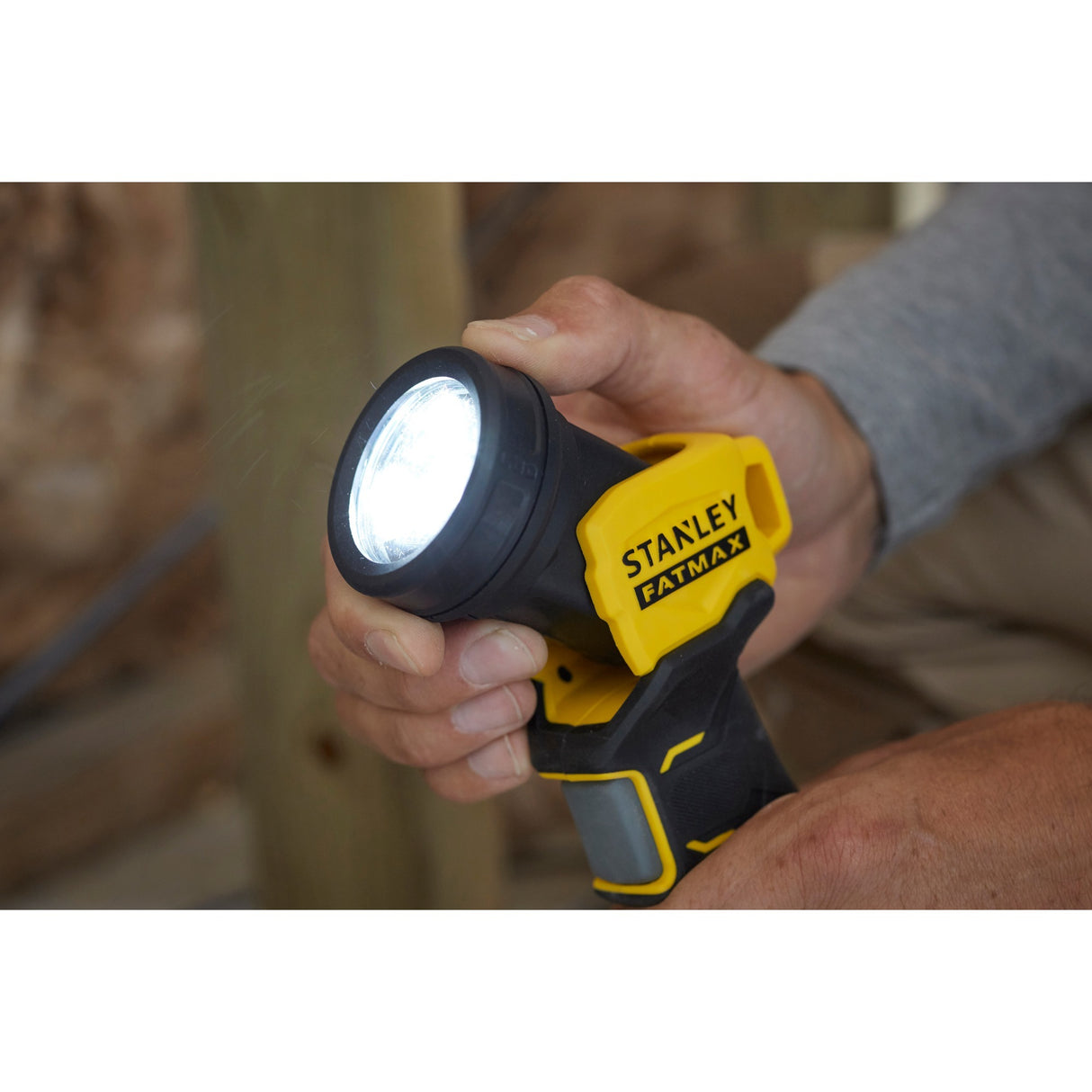 Lámpara LED de 18V de Stanley FatMax V20 con cabeza giratoria