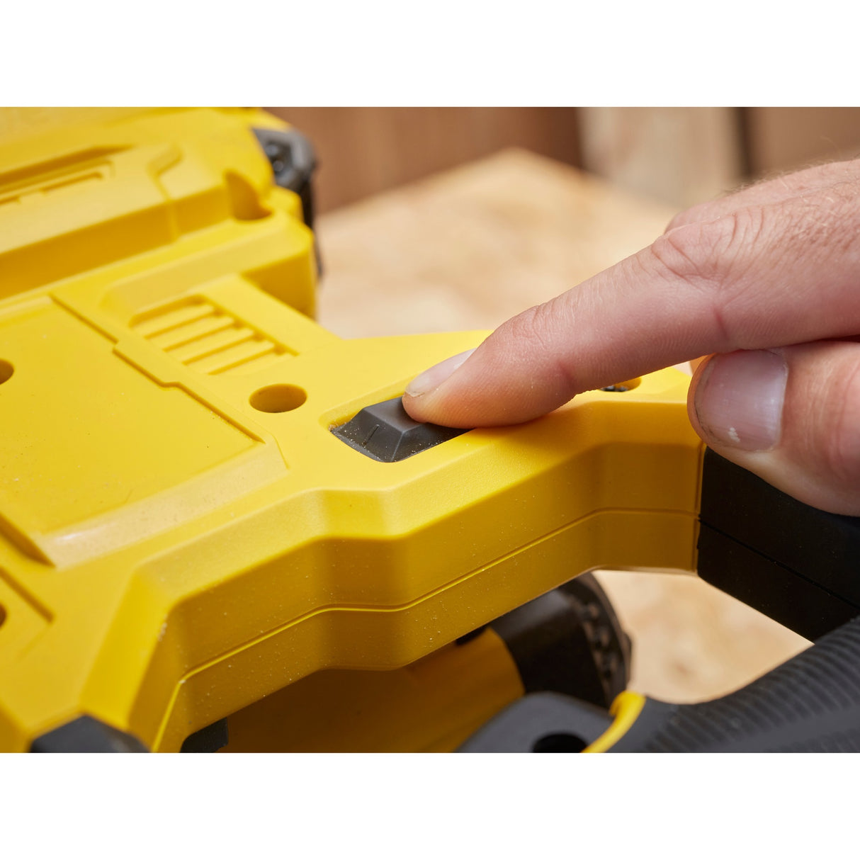 Stanley FATMAX V20 18V 4.0AH 190 mm Скосяващ трион