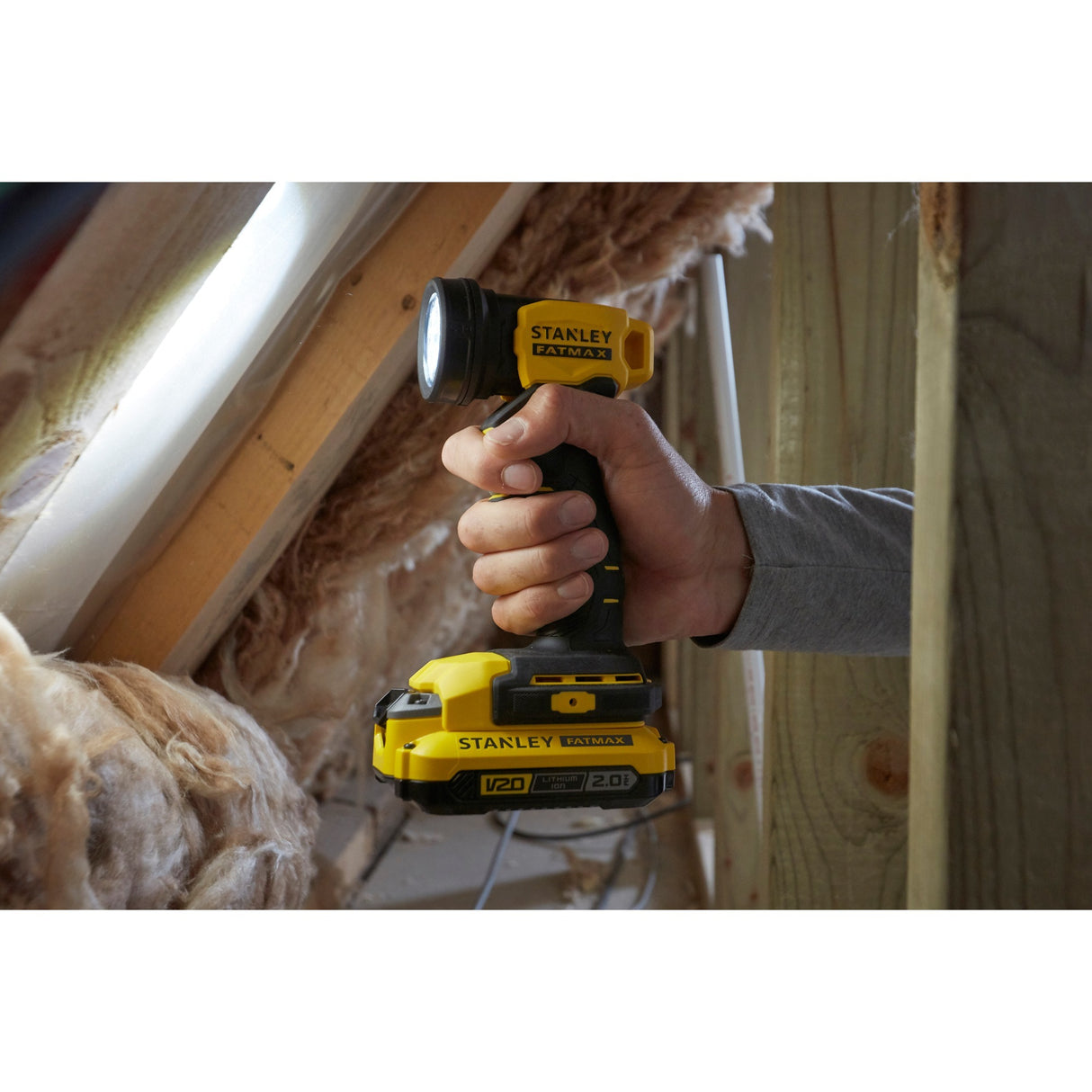 Stanley fatmax v20 18v led lamp met draaibare kop werklamp (geel zwart, accu en oplader niet inbegrepen)