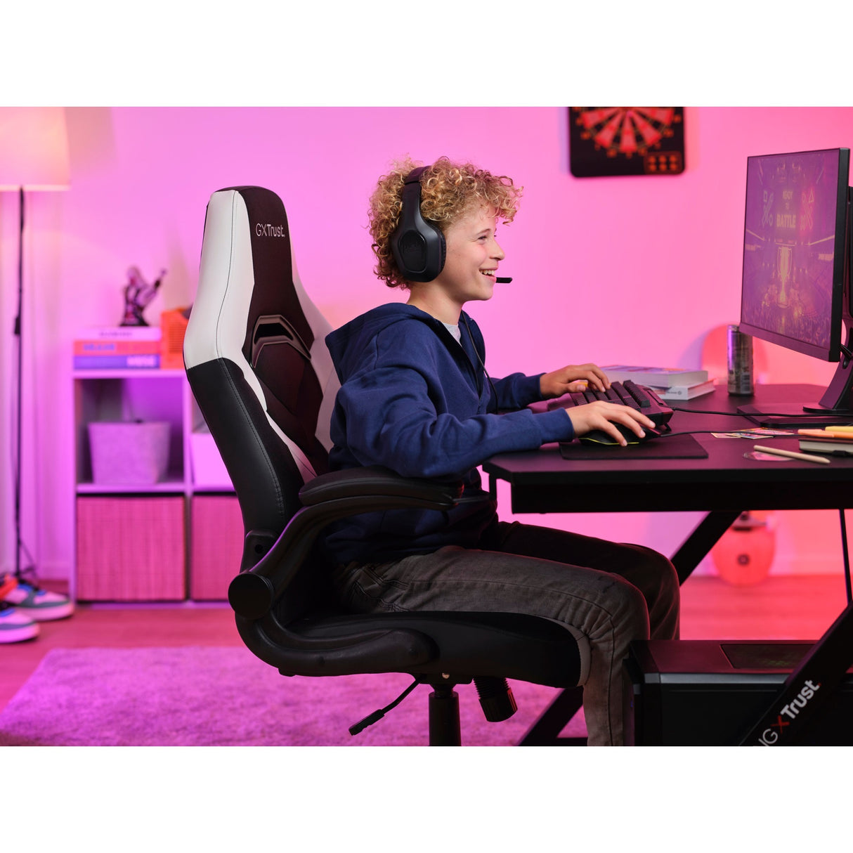 Trust GXT 703W Riye Gaming Chair (Black White)