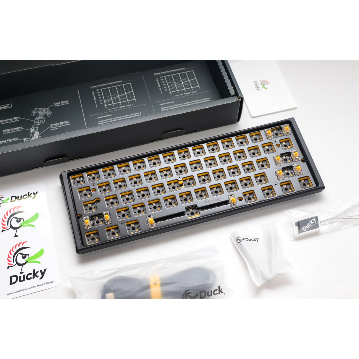 Ducky one 3 mini ansi layout barebone, toetsenbord (zwart zwart, us lay-out, 60%, rgb leds, hot swap, barebone)