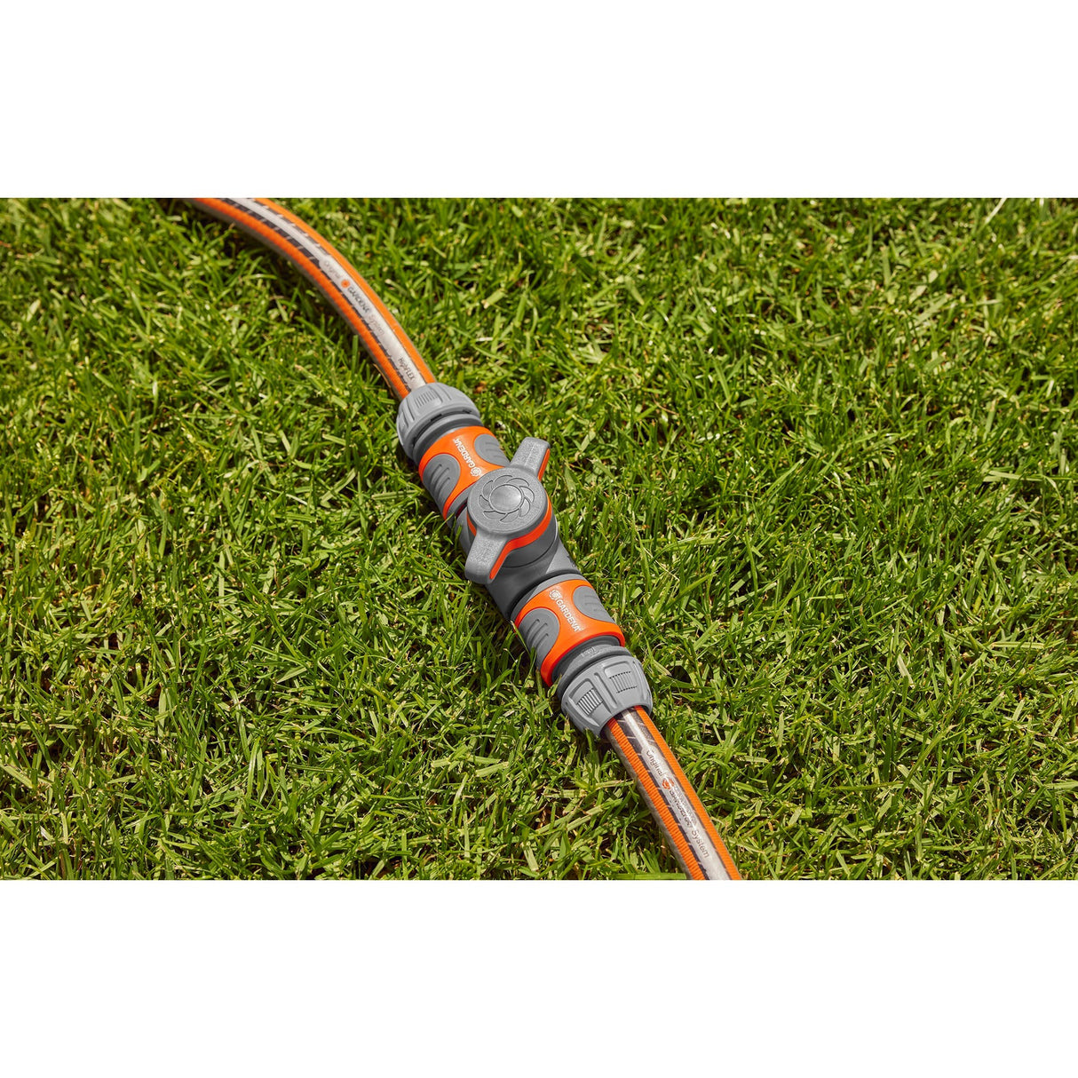 Gardena coupling with control valve loose