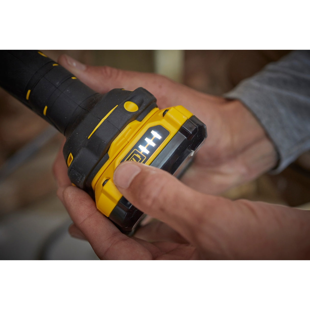 Stanley fatmax v20 18v led lamp met draaibare kop werklamp (geel zwart, accu en oplader niet inbegrepen)