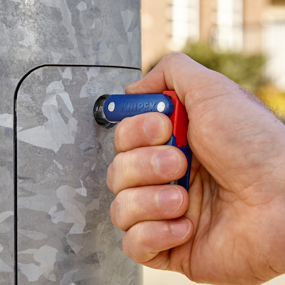 Chave do gabinete do interruptor de knipex 00 11 06 V03