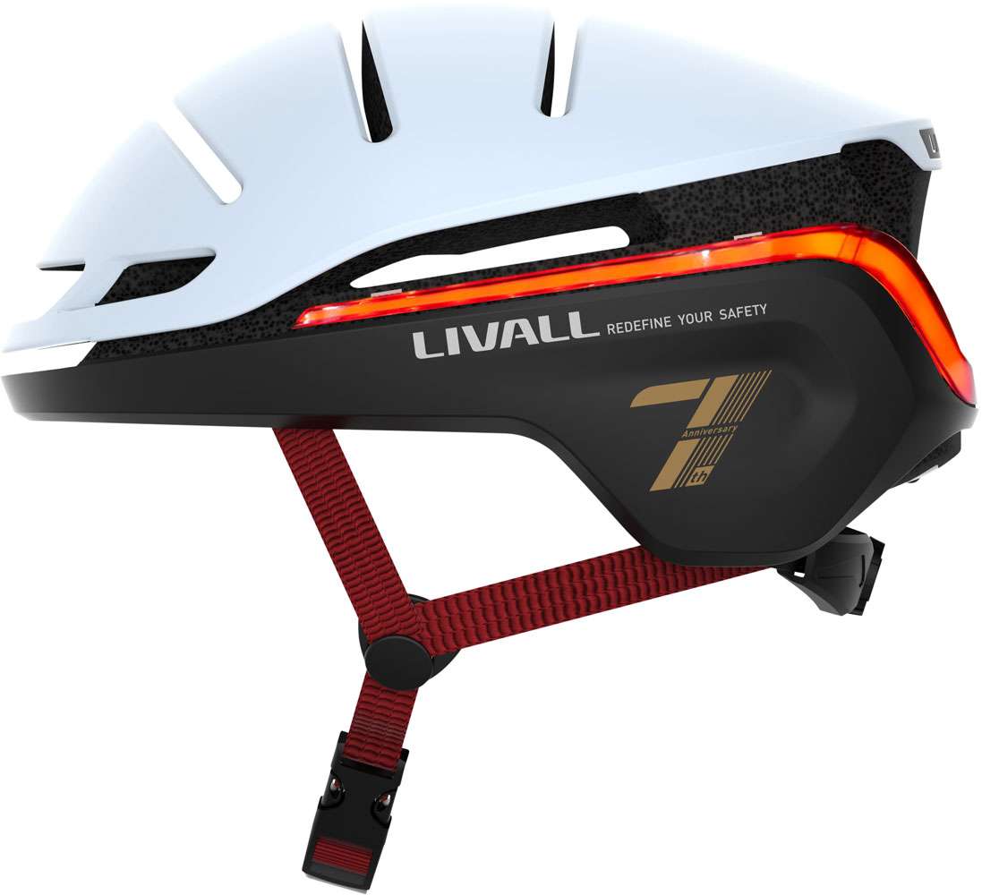 Livall evo21 - helmet with turn signal
