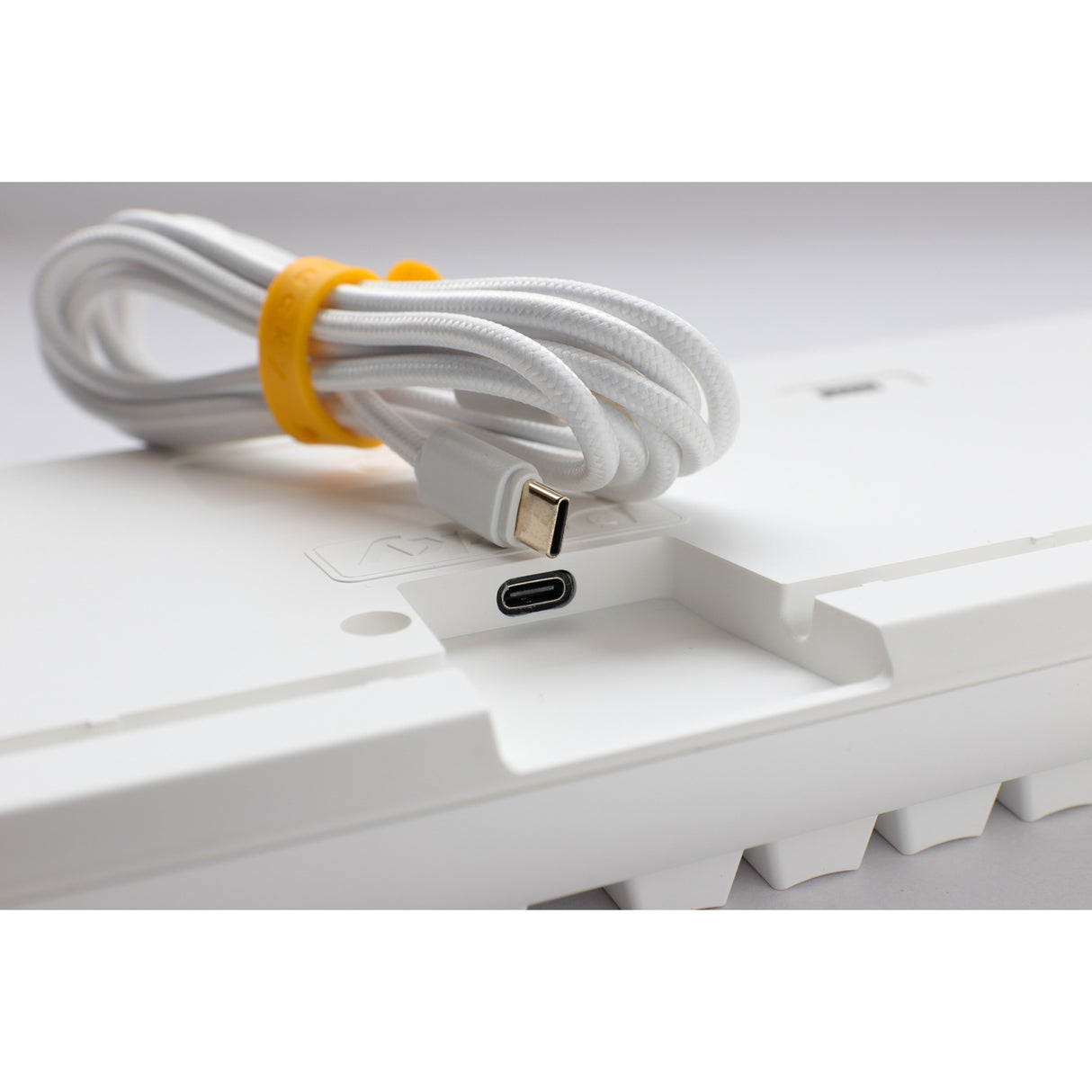 Ducky One 3 Classic Pure White TKL, keyboard (white, US layout, Cherry MX Red, RGB LED, double-shot PBT, hot-swappable, Quack Mechanics, 80%)