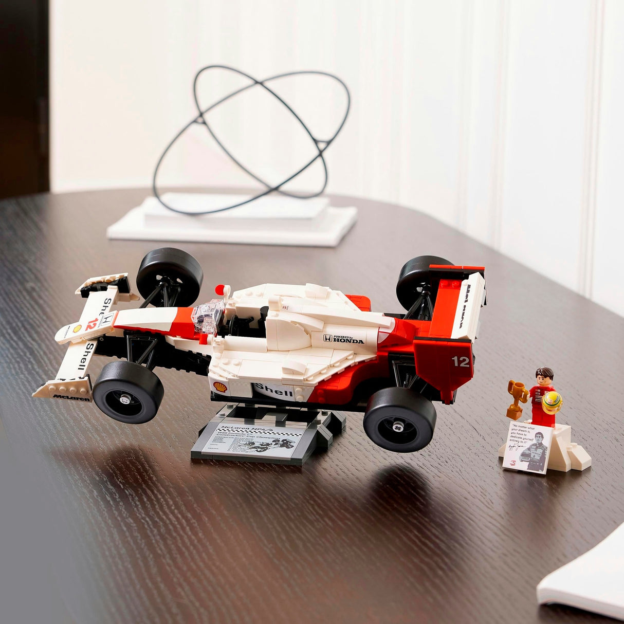 Ícones de Lego 10330 McLaren MP4 4 e Ayrton Senna