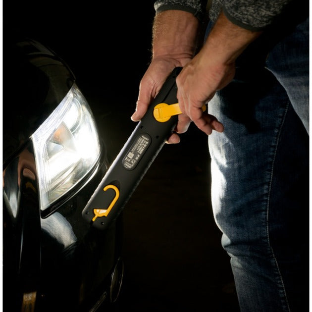 Brennerstuhl LED-taskulamppu akulla