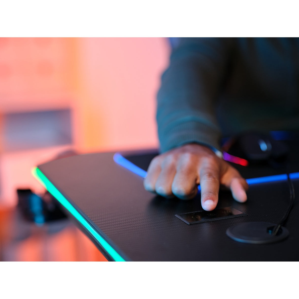 Luota GXT 709 Luminus RGB -pelipöytään