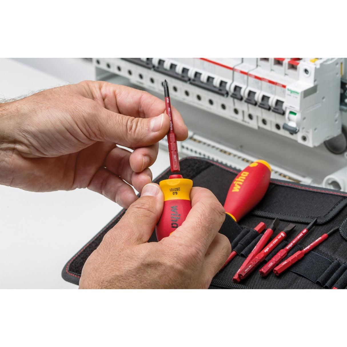Wiha Screwdriver with Bit Holder Set electric slimVario (red-yellow, stubby 4-piece with slimBits)