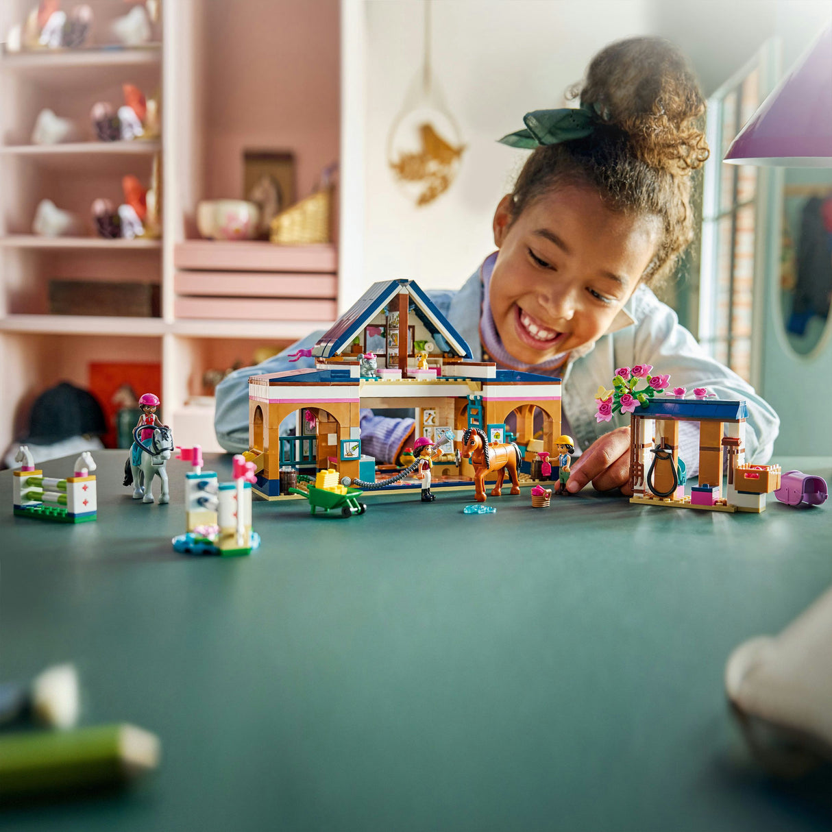 Lego friends 42688 estábulo de cavalos e escola de equitação