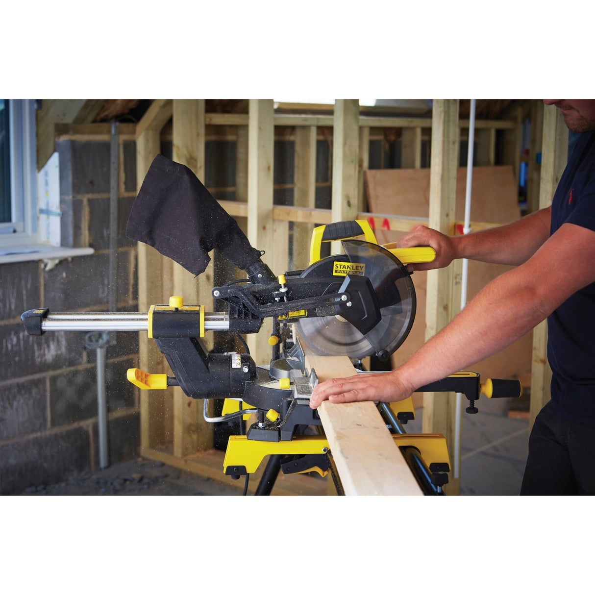 Stanley fatmax 1500w 216mm afkort- en verstekzaag (geel zwart)