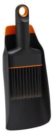 Fiskars ground shovel and broom - 1071302