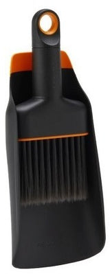 Fiskars ground shovel and broom - 1071302