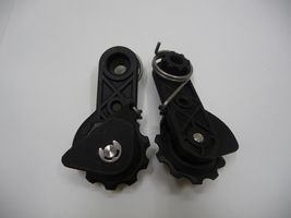 Gazelle chain tensioner in chain guard automatically