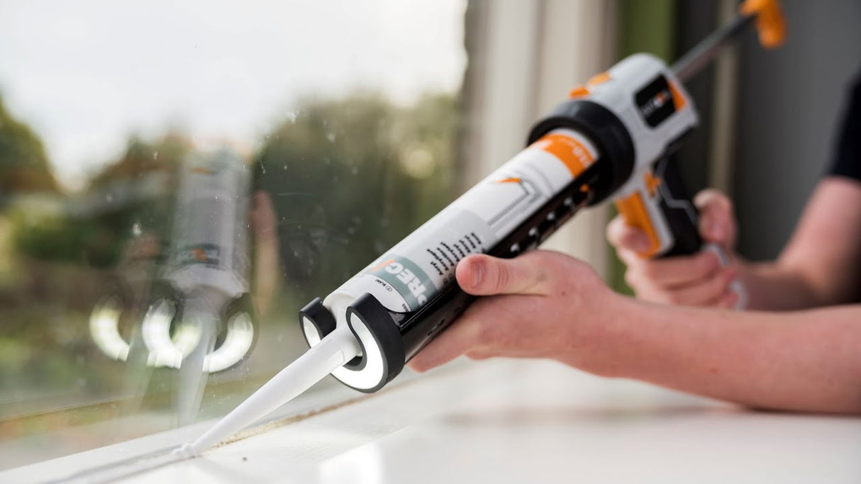 Batavia maxxpush 6v electric caulking gun on AA batteries 2