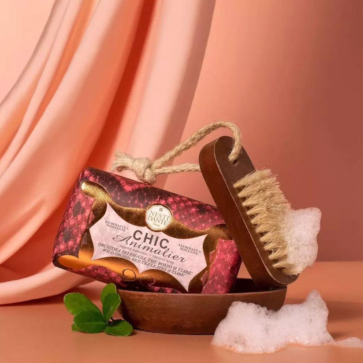 Nesti dante chic animalier wild orchid, red rea leaves tiare soap 250gr.